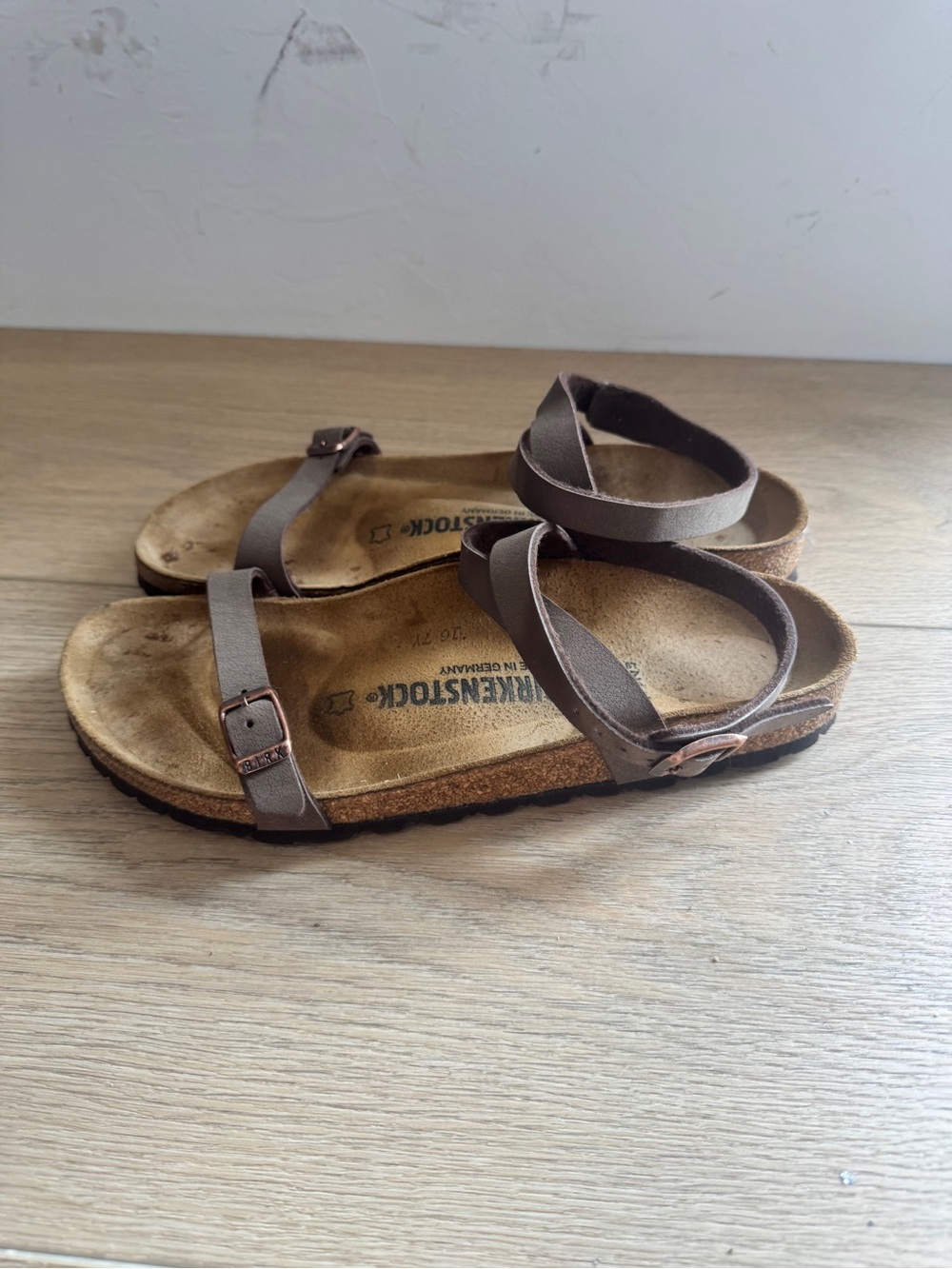 Birkenstock Yara Brown Leather Sandals - Picture 5 of 6